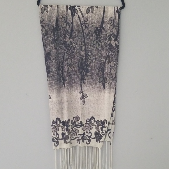 Beautiful lightweight black and gray scarf - Picture 1 of 3